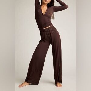 Negative | whipped track pant in espresso (M)